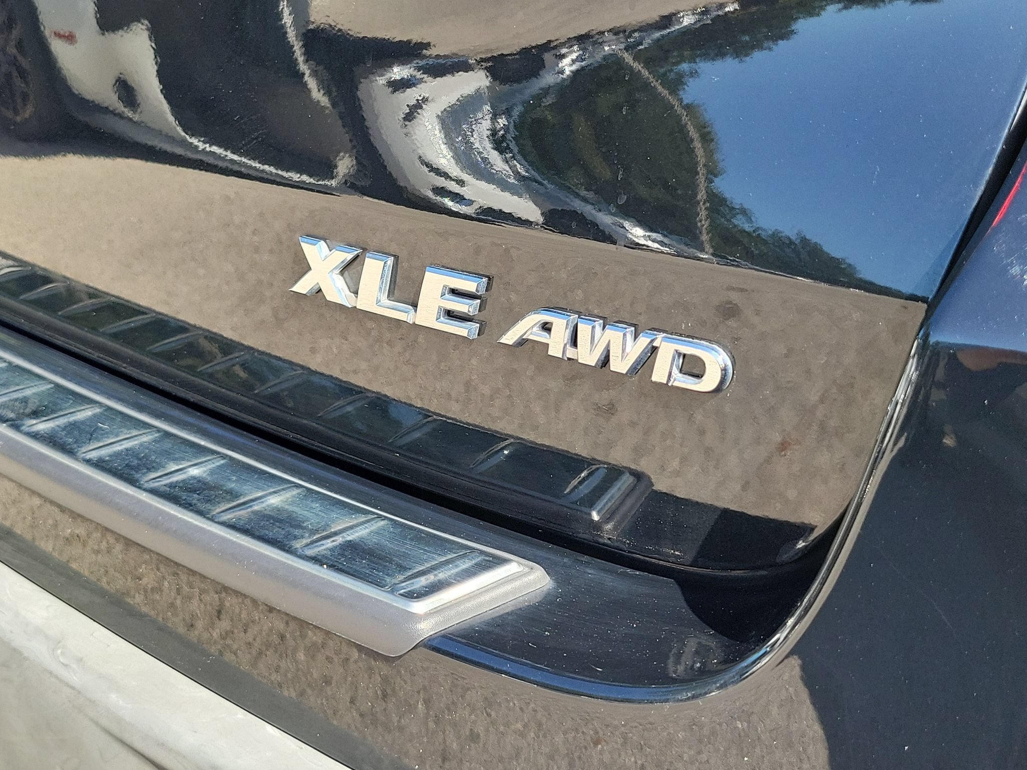 Used 2019 Toyota Highlander XLE AWD/4WD image 10