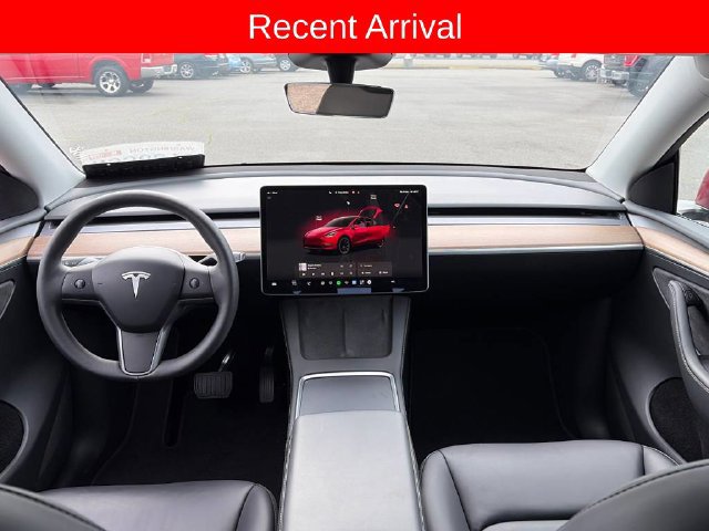 Used 2024 Tesla Model Y 2WD image 10