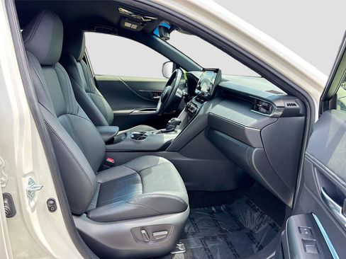 Used 2021 Toyota Venza XLE w/ Softex Package AWD/4WD image 28