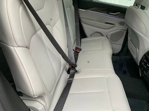 Used 2022 Jeep Grand Cherokee Overland AWD/4WD image 14