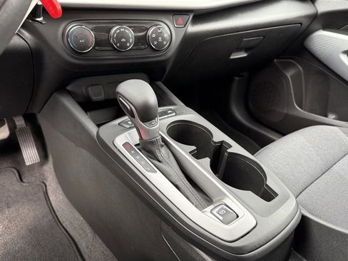 Used 2025 Chevrolet Trax LS image 25