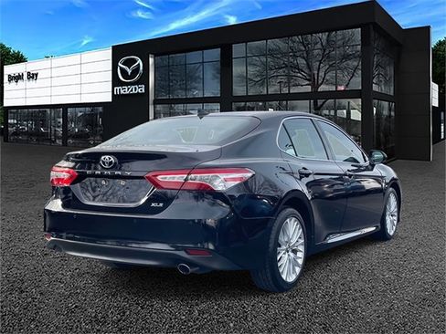 Used 2018 Toyota Camry XLE image 4