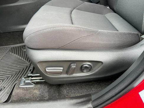 Used 2021 Toyota Venza LE w/ Carpet Mat Package (TMS) image 13