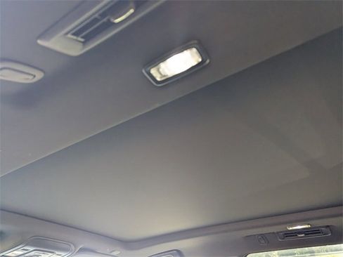 Used 2022 Chevrolet Tahoe Z71 w/ Luxury Package image 13