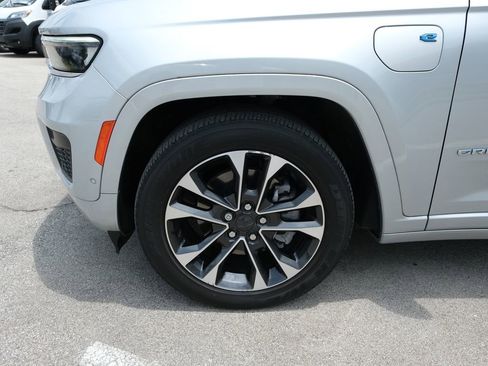Used 2023 Jeep Grand Cherokee Overland w/ Advanced Protech Group III AWD/4WD image 13