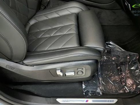 Used 2025 BMW X5 xDrive40i w/ M Sport Package AWD/4WD image 38
