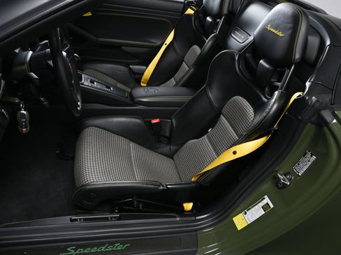 Used 2019 Porsche 911 Speedster RWD image 6