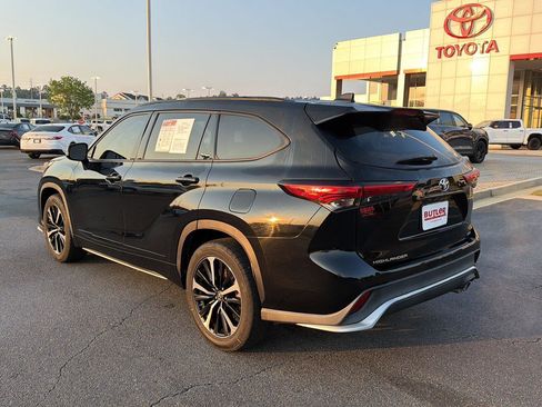 Used 2021 Toyota Highlander XSE FWD image 4