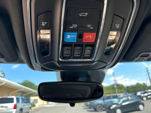 Used 2023 Jeep Grand Cherokee Limited AWD/4WD image 37