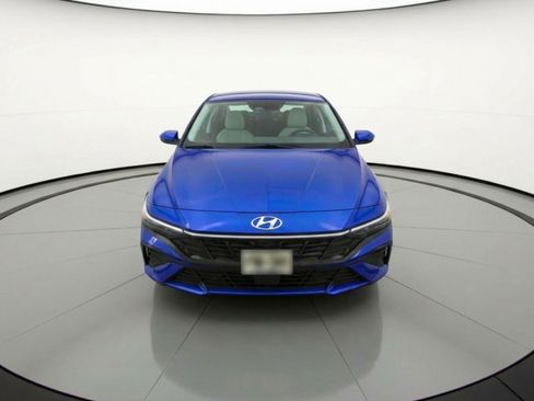 Used 2025 Hyundai Elantra Limited image 2