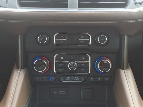 Used 2021 Chevrolet Tahoe High Country w/ Premium Package image 14