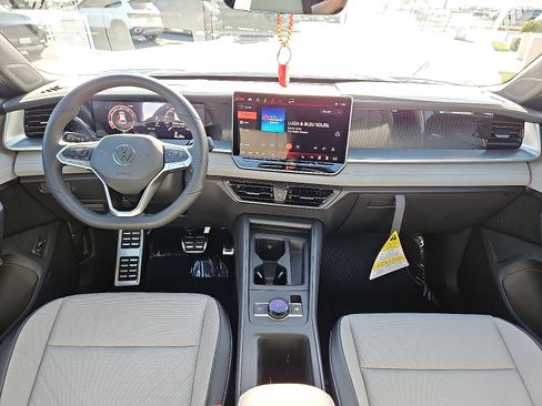 New 2026 Volkswagen Tiguan SE R-Line image 9