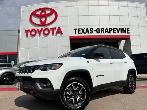 Used 2025 Jeep Compass Trailhawk w/ Trailer Tow Group image 2