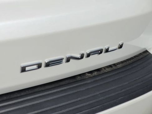 Used 2023 GMC Yukon Denali Ultimate AWD/4WD image 9