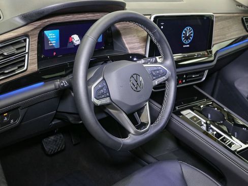 Used 2025 Volkswagen Atlas SEL AWD/4WD image 28