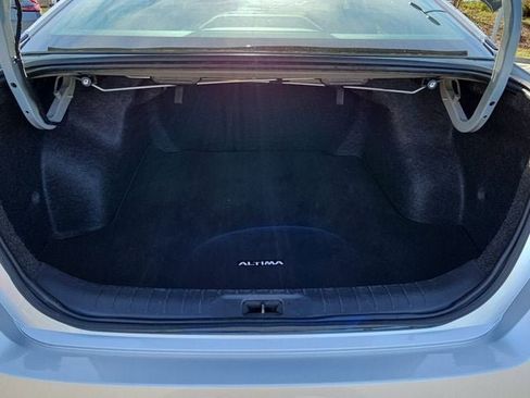 Used 2024 Nissan Altima 2.5 SV image 32