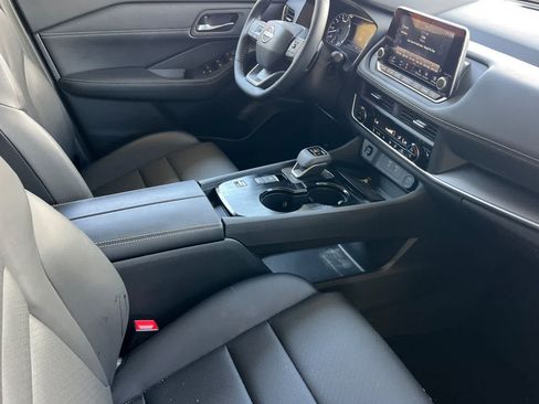 Used 2025 Nissan Rogue SV w/ SV Premium Package FWD image 19