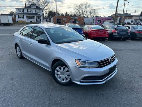 Used 2016 Volkswagen Jetta S image 2