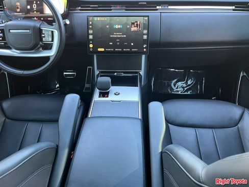 Used 2024 Land Rover Range Rover SE AWD/4WD image 17