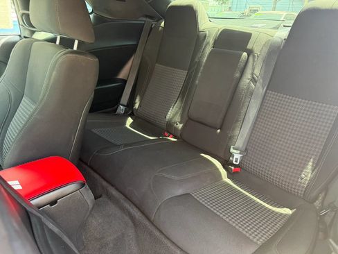 Used 2015 Dodge Challenger SXT RWD image 26