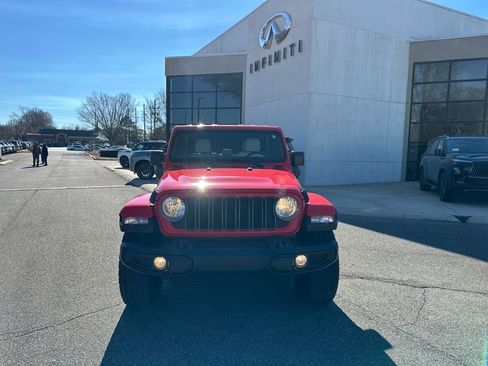 Used 2025 Jeep Gladiator Nighthawk image 3