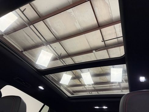 Used 2024 Chevrolet Traverse RS image 25