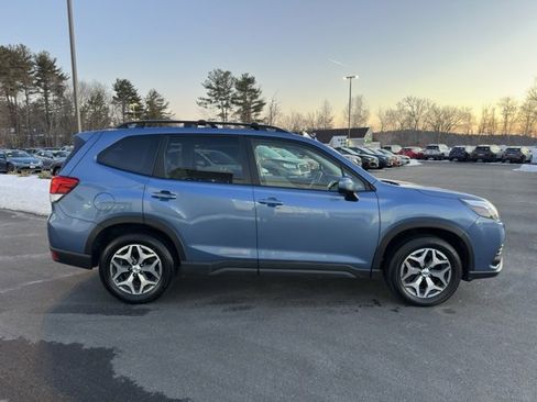 Used 2022 Subaru Forester Premium image 4