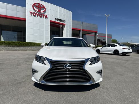 Used 2016 Lexus ES 350 w/ Premium Package w/Wood Trim FWD image 2