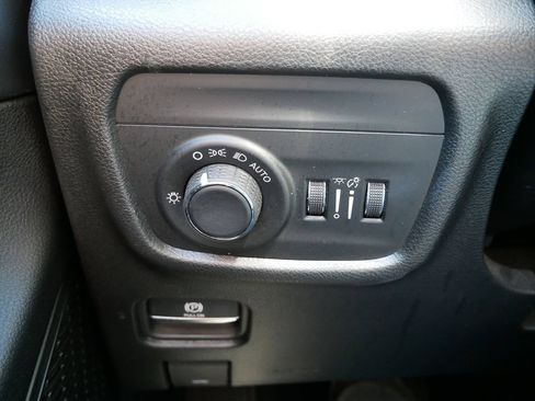 Used 2023 Jeep Grand Cherokee Altitude AWD/4WD image 26
