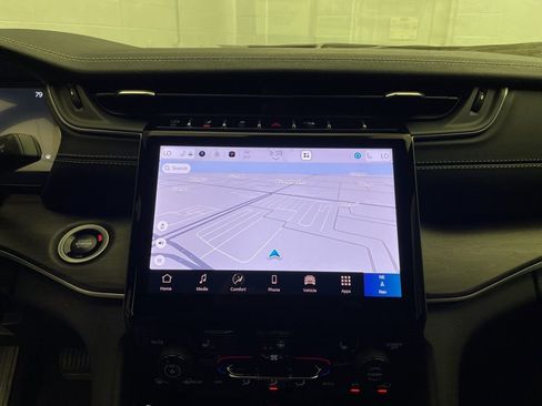 New 2025 Jeep Grand Cherokee L Limited w/ Black Appearance Package AWD/4WD image 15