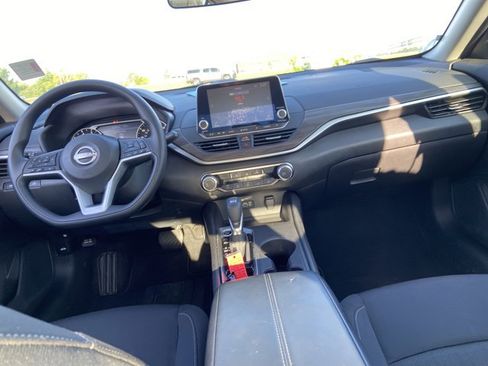 Used 2025 Nissan Altima 2.5 SV FWD image 15