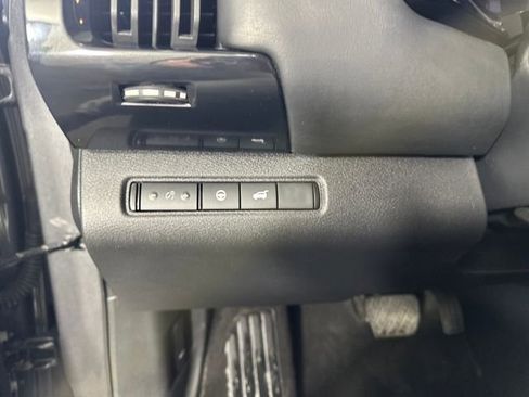 Used 2024 Nissan Pathfinder SV image 19