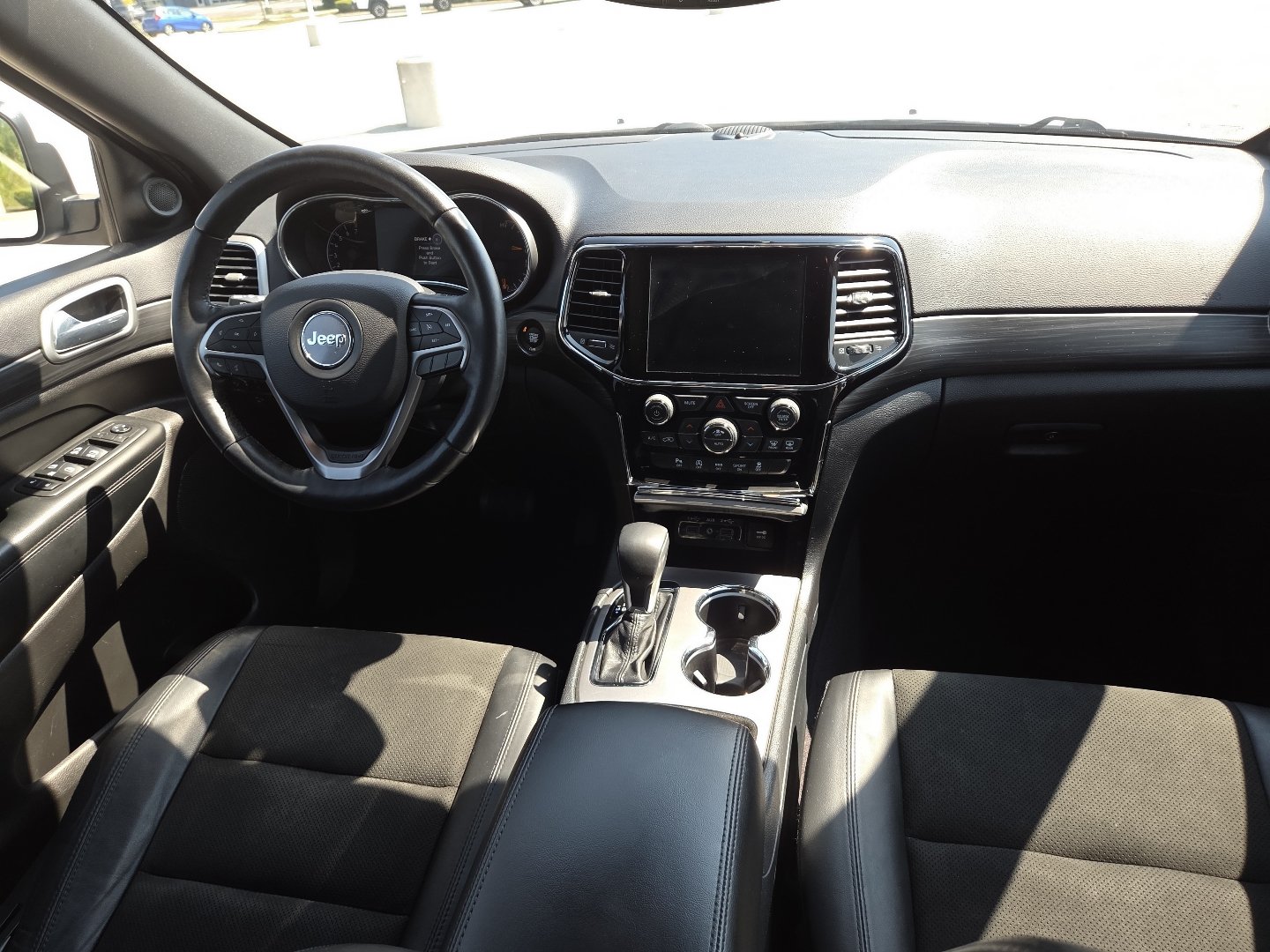 Used 2019 Jeep Grand Cherokee Altitude AWD/4WD image 24