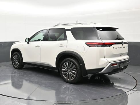 Used 2022 Nissan Pathfinder SL w/ SL Premium Package image 3