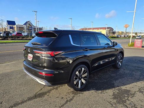 New 2026 Mitsubishi Outlander SE image 3