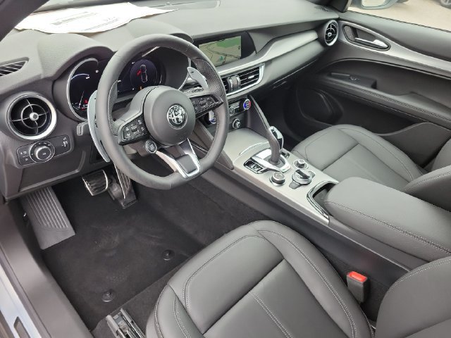 New 2025 Alfa Romeo Stelvio Sprint w/ Convenience Package AWD/4WD image 24