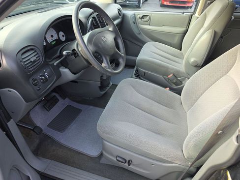 Used 2006 Dodge Caravan SXT w/ Popular Equipment Group I image 4