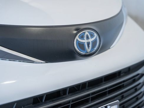 Used 2023 Toyota Sienna LE FWD image 10