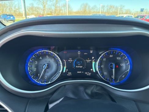 Used 2025 Chrysler Pacifica Select FWD image 31