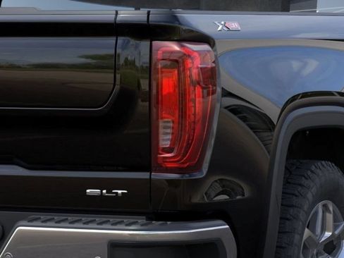Used 2026 GMC Sierra 1500 SLT w/ SLT Premium Plus Package AWD/4WD image 11