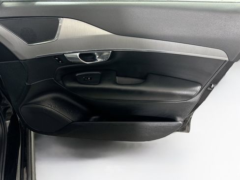 Used 2021 Volvo XC90 T5 Momentum w/ Protection Package Premier image 32