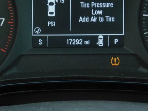 Used 2024 Chevrolet Trax LS w/ LS Convenience Package image 6