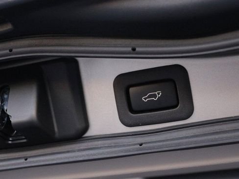 Used 2021 Lexus LX 570 4WD w/ Luxury Package image 10