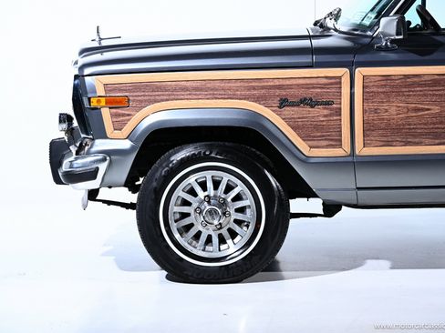 Used 1991 Jeep Grand Wagoneer image 17