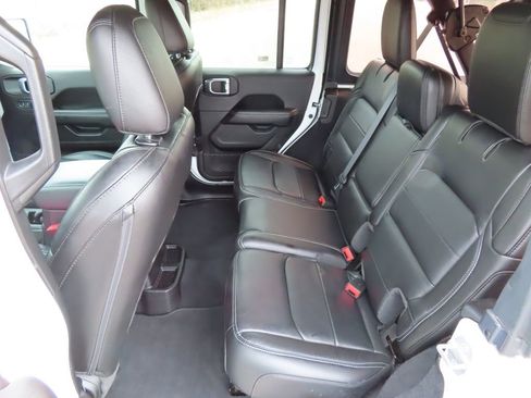 Certified 2020 Jeep Wrangler Unlimited Sahara AWD/4WD image 25