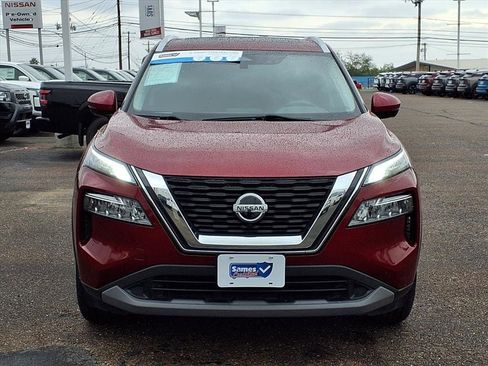 Used 2021 Nissan Rogue SV w/ Premium Package image 2