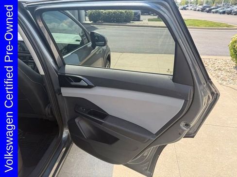 Used 2023 Volkswagen Taos SE w/ Panoramic Sunroof Package AWD/4WD image 18