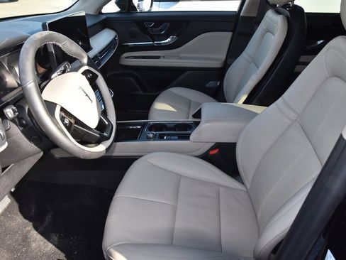 Used 2025 Lincoln Corsair Reserve w/ Towing Package image 9