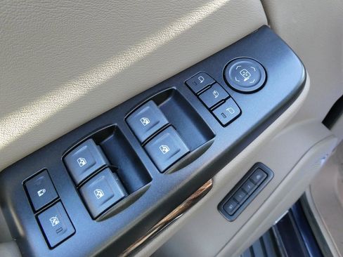 Used 2020 GMC Yukon XL SLT w/ Premium Edition image 30