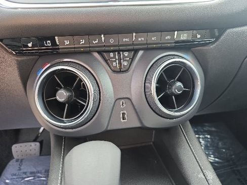 Used 2025 Chevrolet Blazer LT FWD image 18